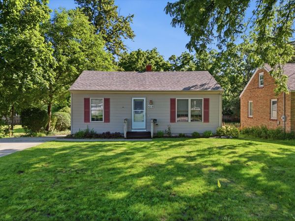 658 Pleasant Street , Woodstock, IL 60098
