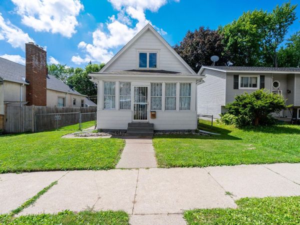 1036 Geranium Avenue E, Saint Paul, MN 55106