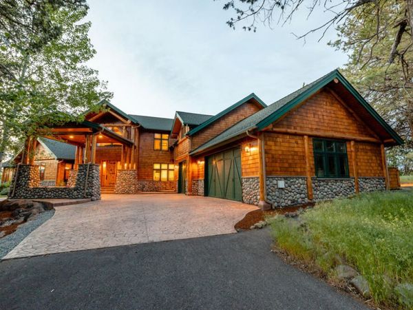 6439 Coopers Hawk Road, Klamath Falls, OR 97601