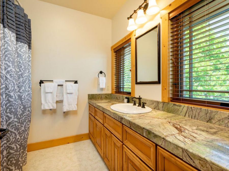 Property Image 100