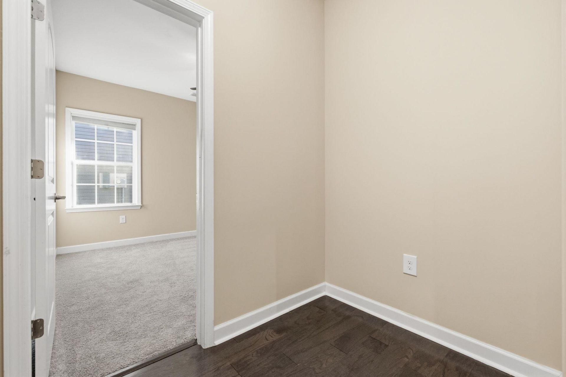 2820 Desert Rose St. Photo 20