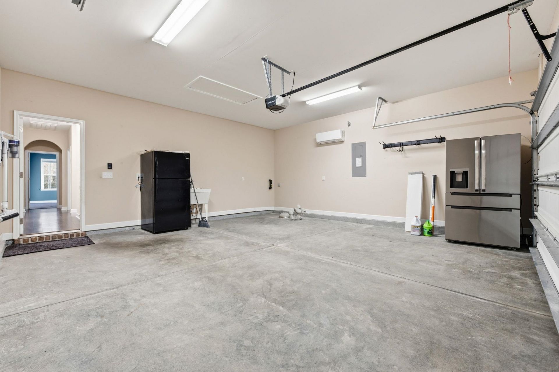 2820 Desert Rose St. Photo 24