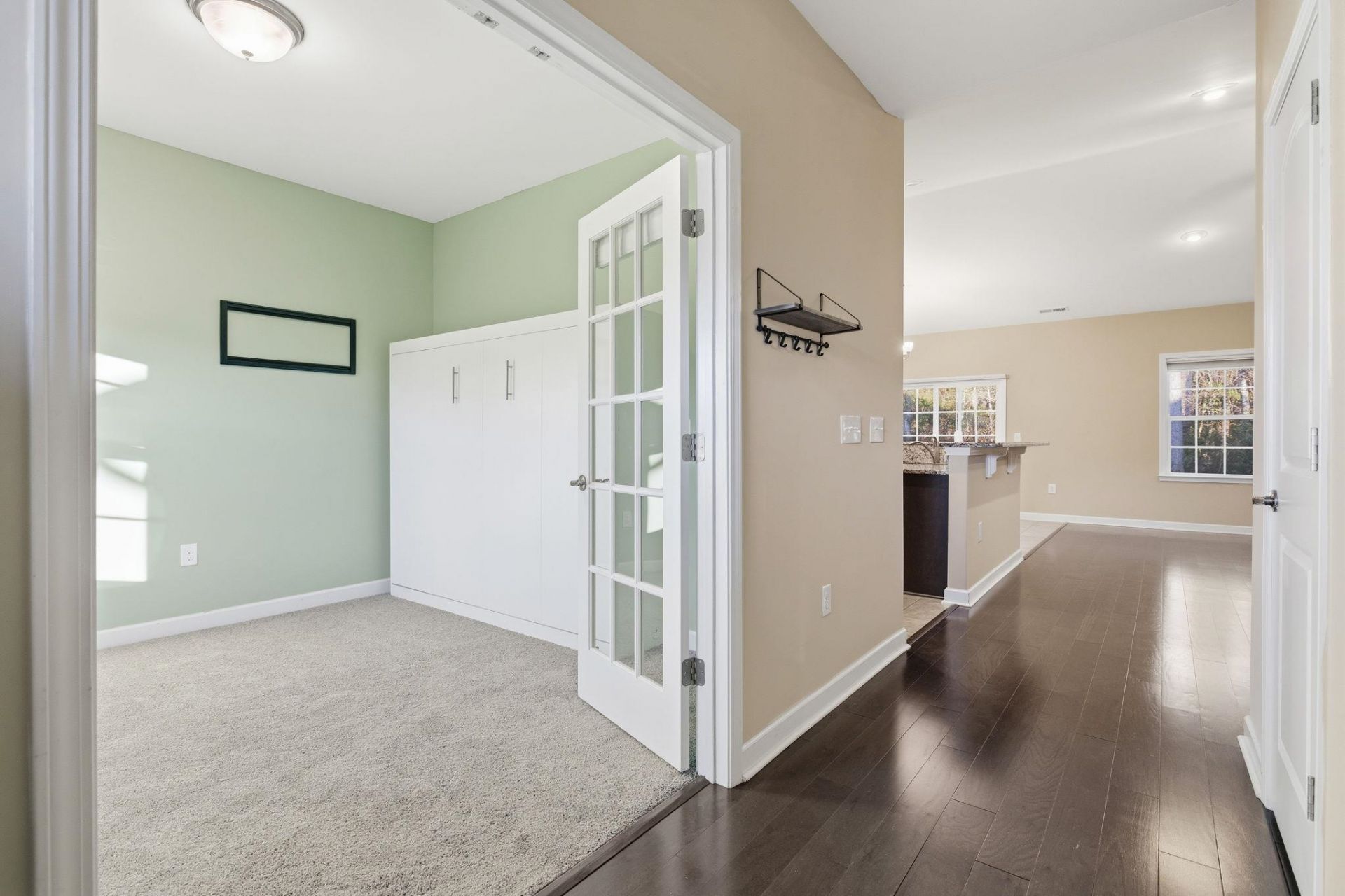 2820 Desert Rose St. Photo 5
