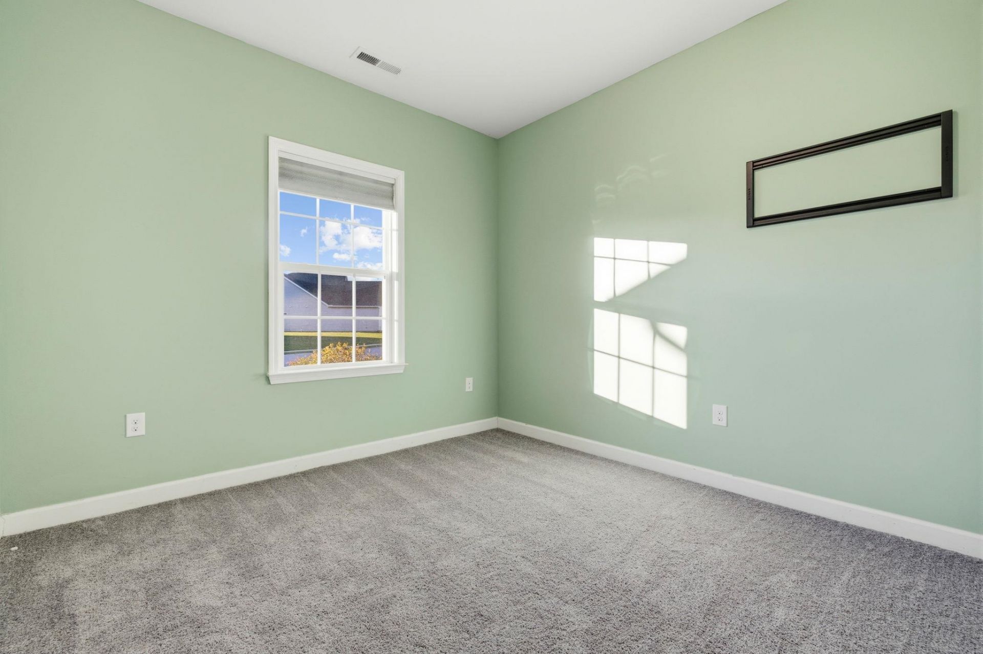 2820 Desert Rose St. Photo 7