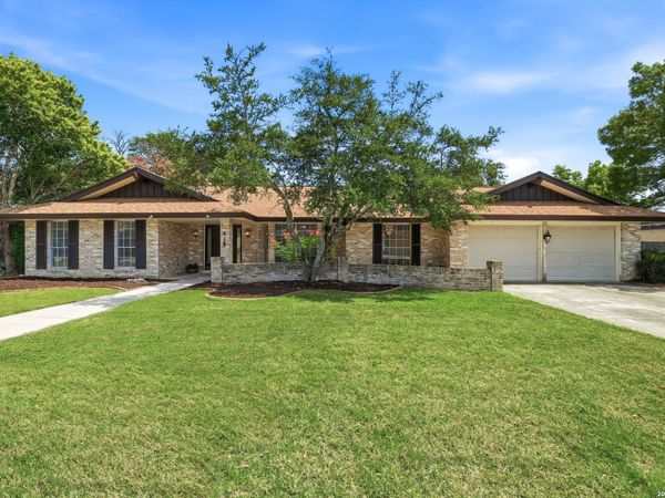 418 CRESTWIND DR, Windcrest, TX 78239