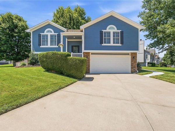 2621 NE Horseshoe Drive, Lee's Summit, MO 64086