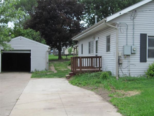 2402 Fruitland Boulevard SW, Cedar Rapids, IA 52404