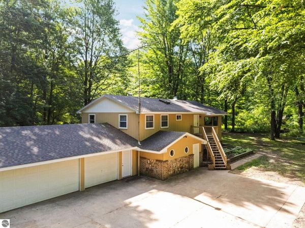 3527 31 Road S, Cadillac, MI 49601