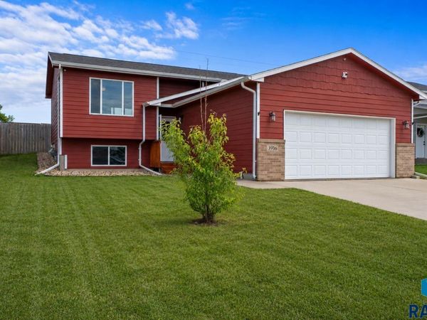 3916 S Pisidian Ave, Sioux Falls, SD 57110