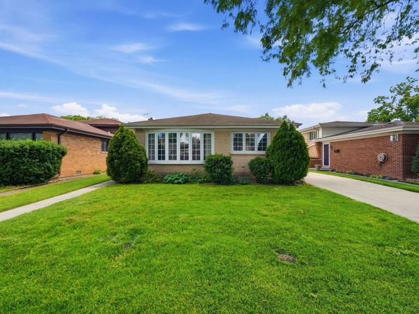 5835 Reba Street , Morton Grove, IL 60053