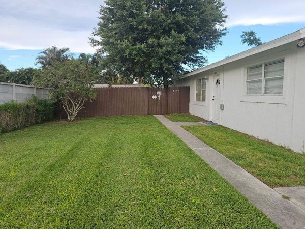8576 Sunset Drive, Unit 1, Palm Beach Gardens, FL 33410
