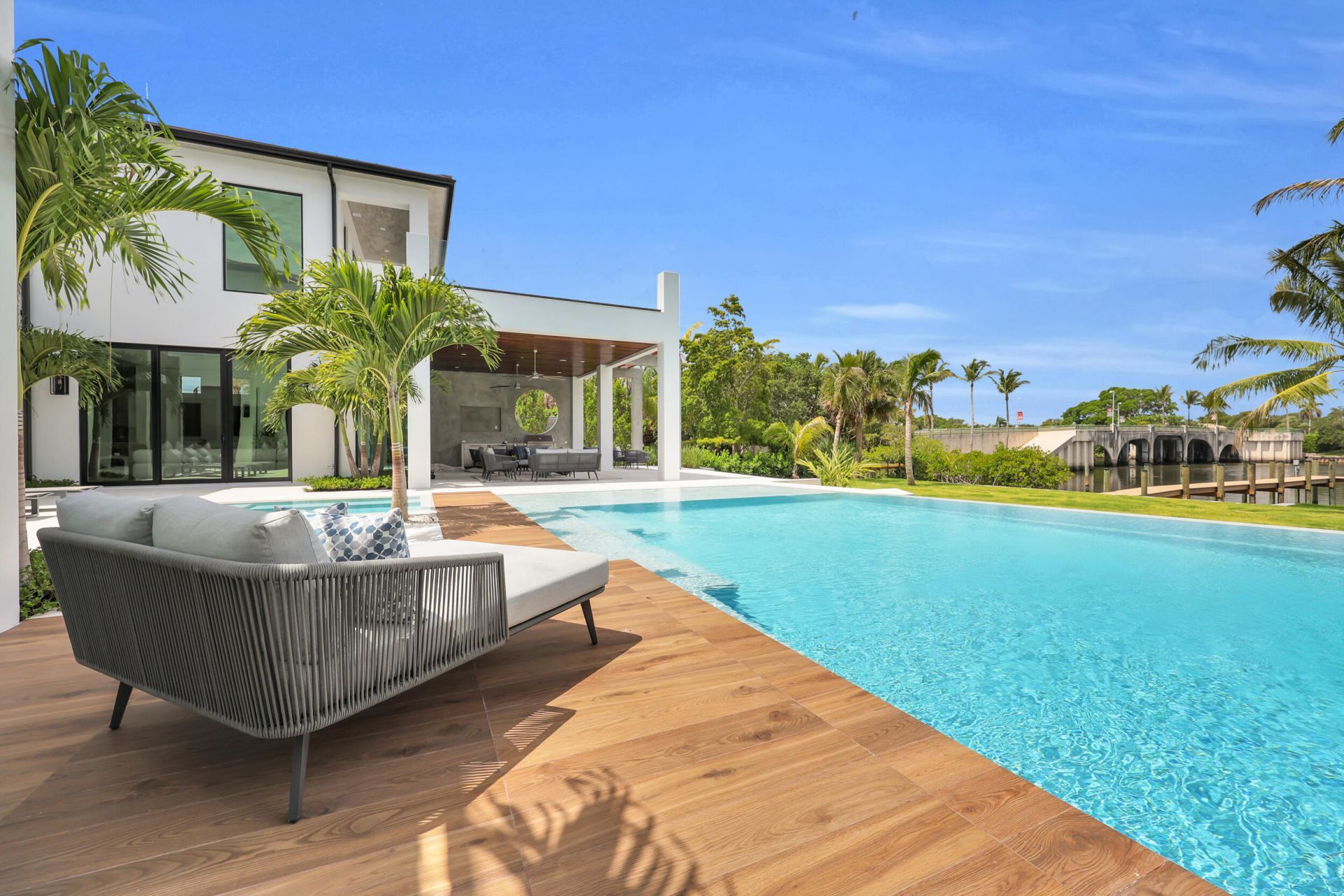 19175 W Riverside Drive, Tequesta, FL 33469 Photo