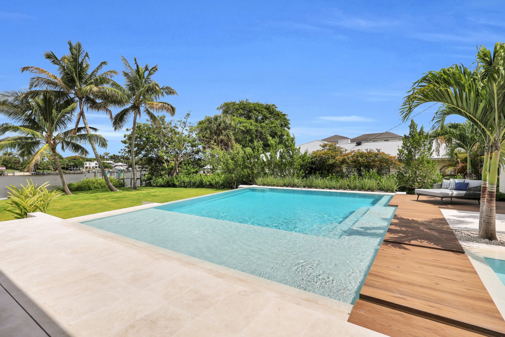 19175 W Riverside Drive, Tequesta, FL 33469 Photo