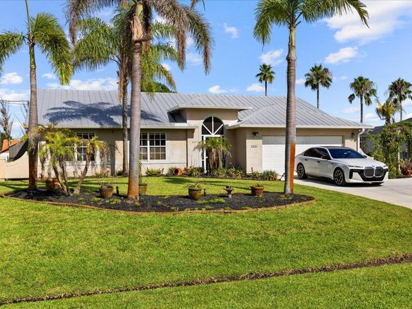 160 NE Twylite Terrace, Port St. Lucie, FL 34983