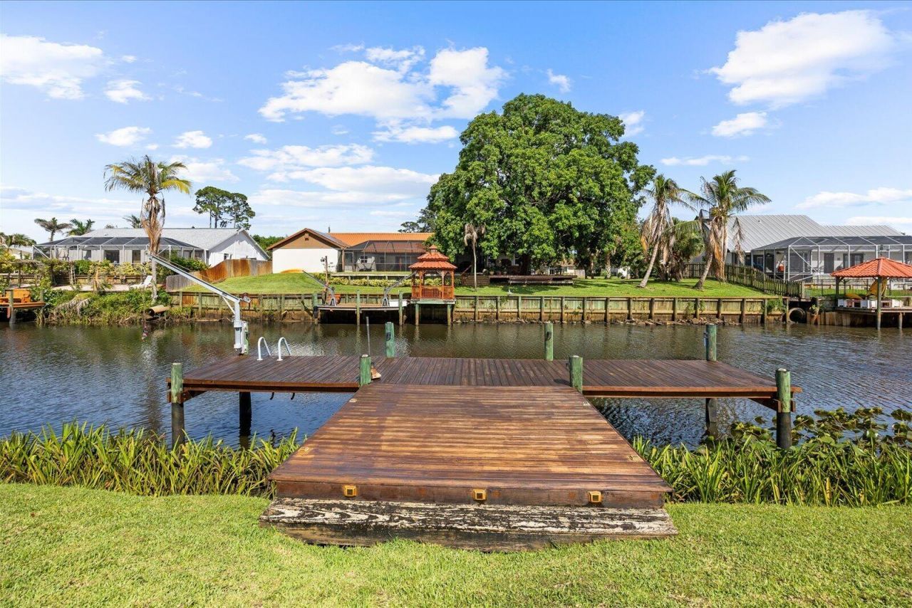 160 NE Twylite Terrace, Port Saint Lucie, FL 34983 Photo