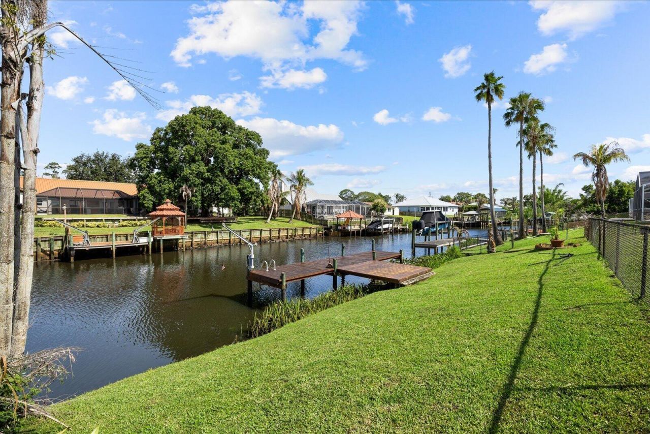 160 NE Twylite Terrace, Port Saint Lucie, FL 34983 Photo