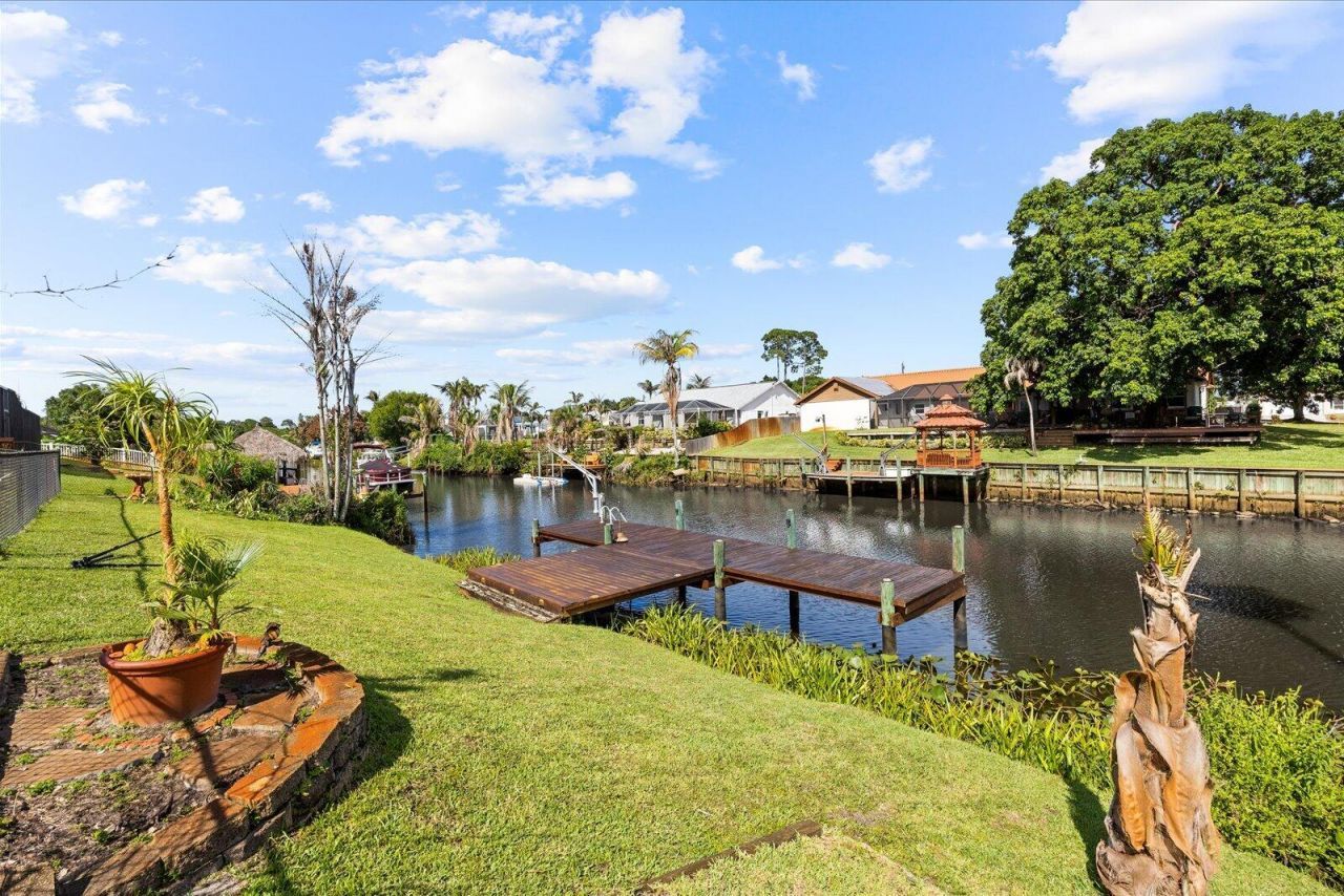 160 NE Twylite Terrace, Port Saint Lucie, FL 34983 Photo