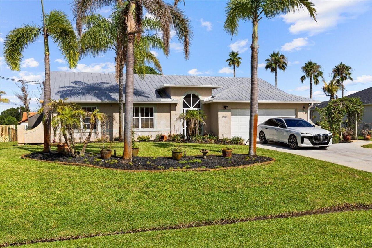 160 NE Twylite Terrace, Port Saint Lucie, FL 34983 Photo