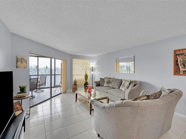 7250 Fairfax Dr , Unit 302, Tamarac, FL 33321