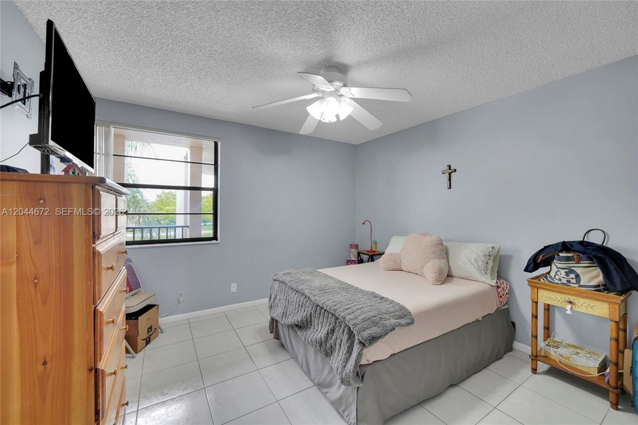 7250 Fairfax Dr , Unit 302, Tamarac, FL 33321 Photo