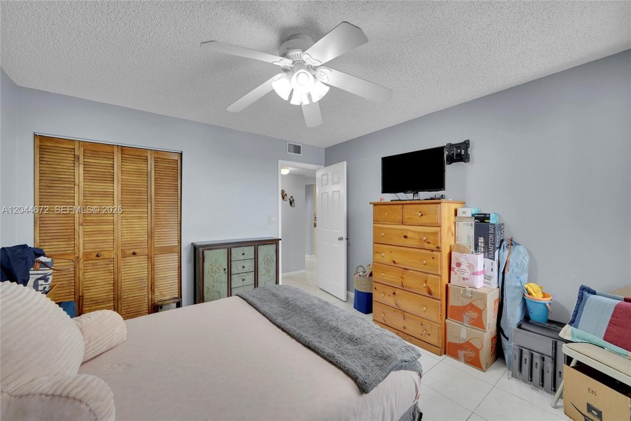 7250 Fairfax Dr , Unit 302, Tamarac, FL 33321 Photo