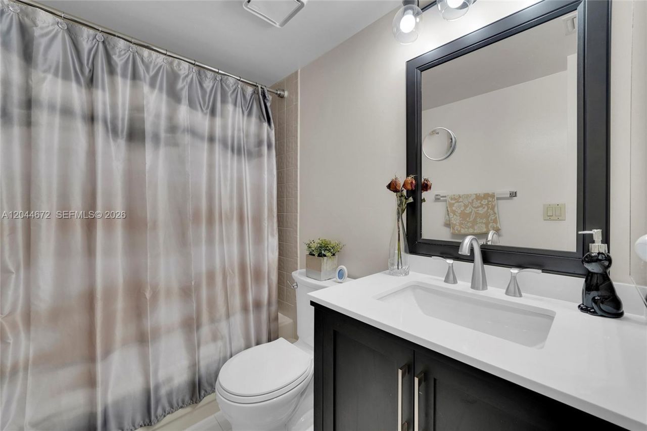 7250 Fairfax Dr , Unit 302, Tamarac, FL 33321 Photo