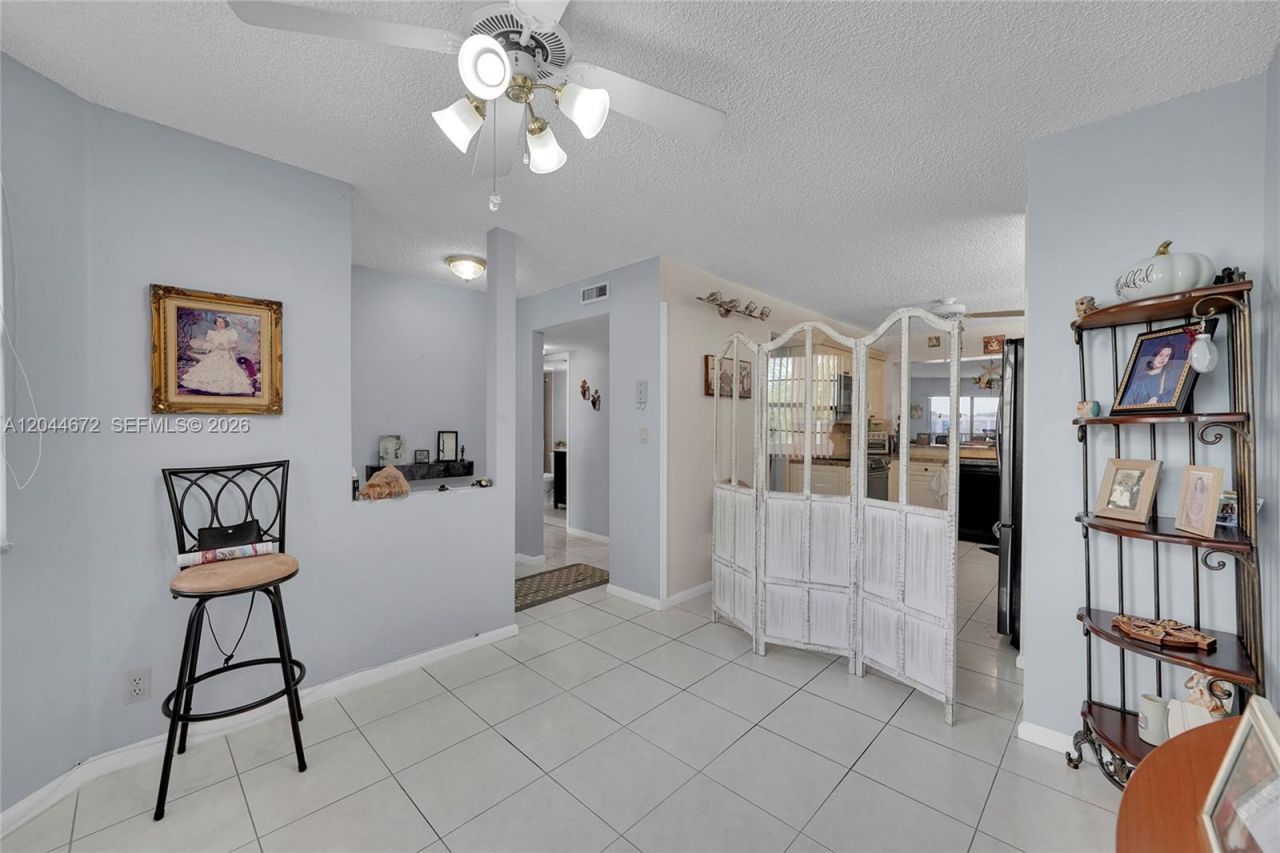 7250 Fairfax Dr , Unit 302, Tamarac, FL 33321 Photo