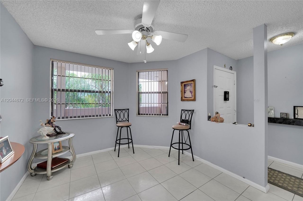 7250 Fairfax Dr , Unit 302, Tamarac, FL 33321 Photo