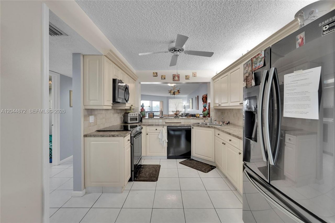 7250 Fairfax Dr , Unit 302, Tamarac, FL 33321 Photo