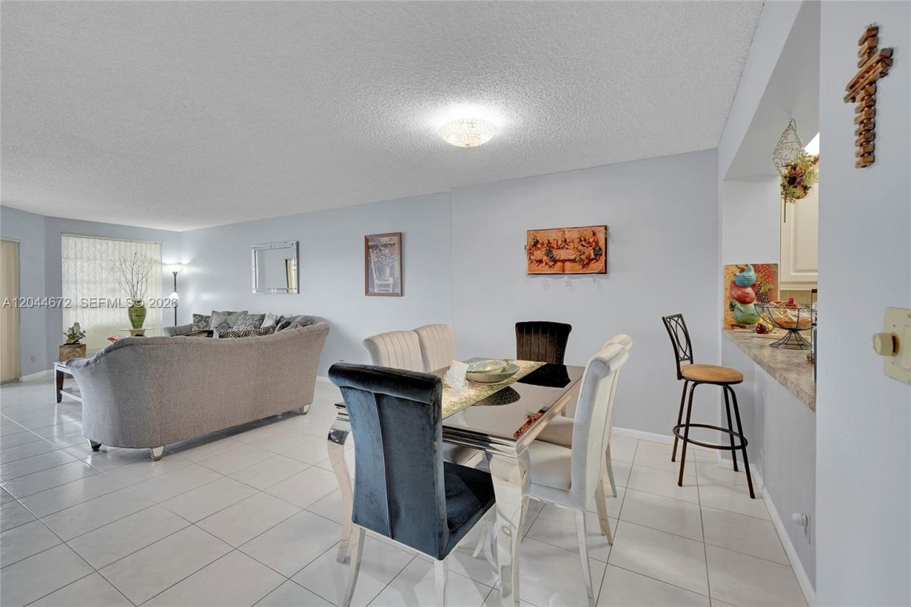 7250 Fairfax Dr , Unit 302, Tamarac, FL 33321 Photo