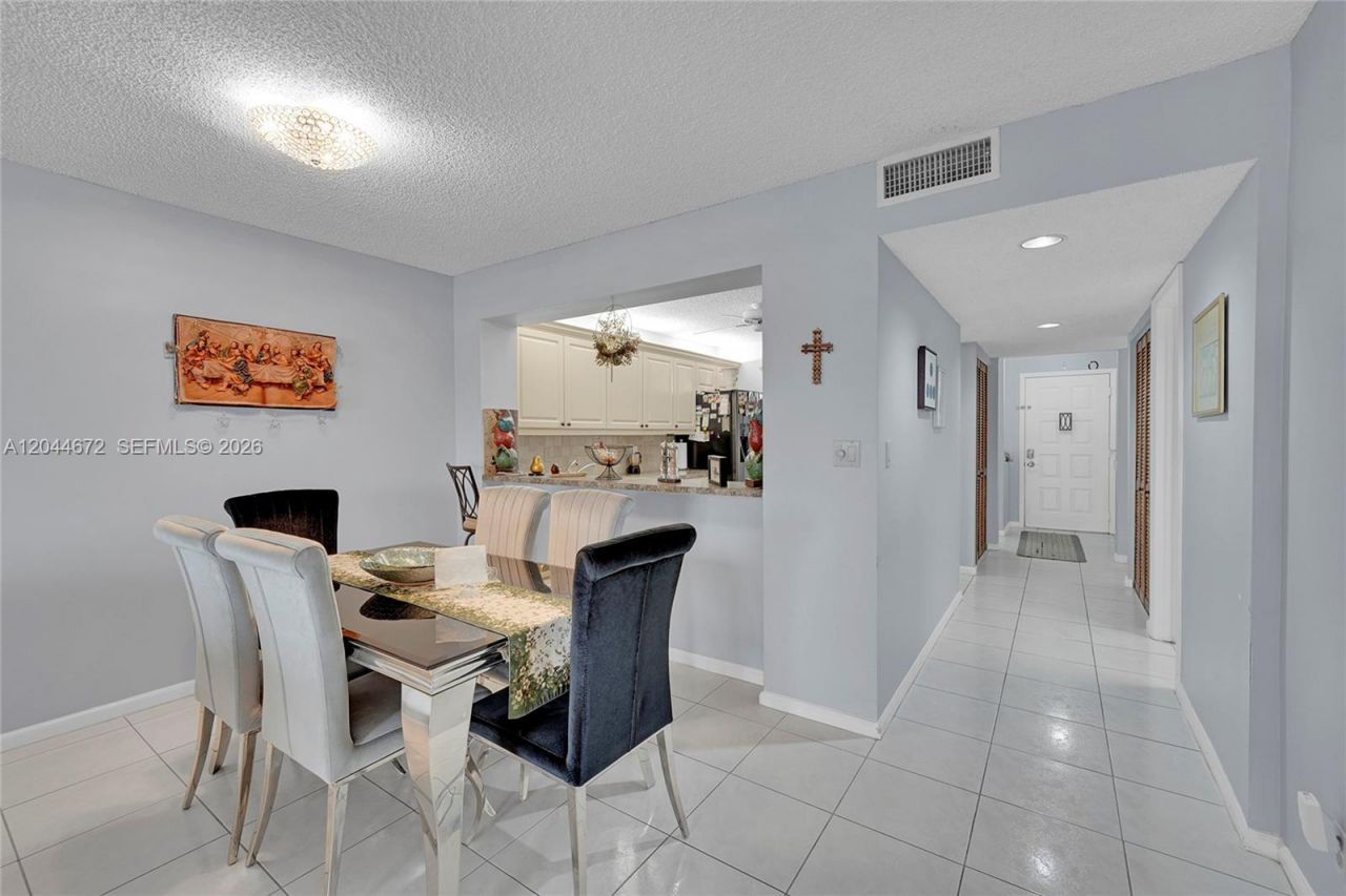 7250 Fairfax Dr , Unit 302, Tamarac, FL 33321 Photo