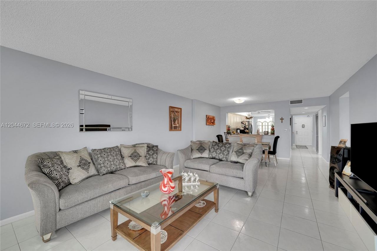 7250 Fairfax Dr , Unit 302, Tamarac, FL 33321 Photo
