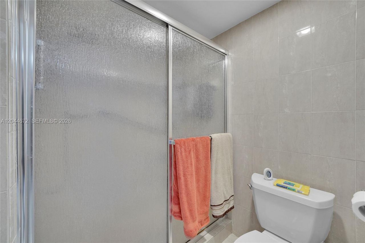 7250 Fairfax Dr , Unit 302, Tamarac, FL 33321 Photo