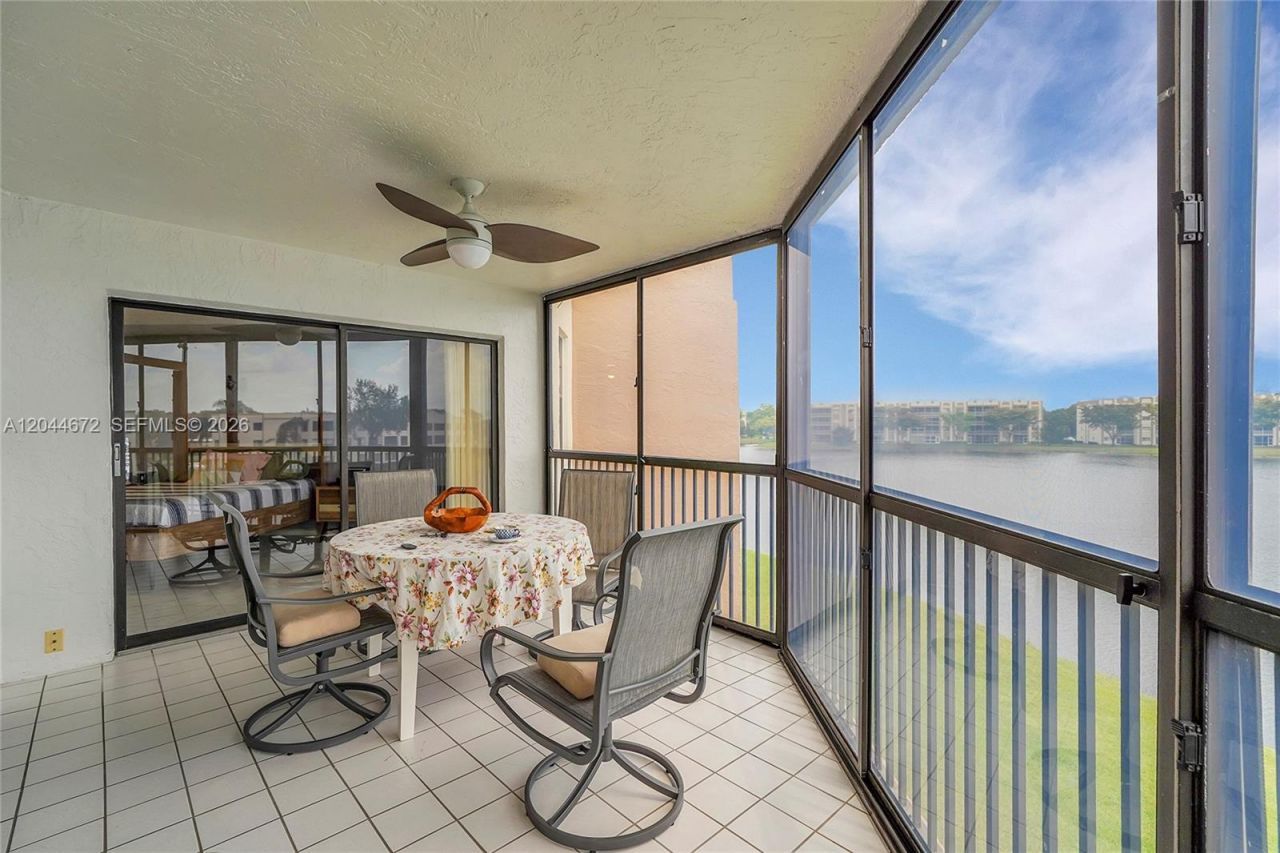 7250 Fairfax Dr , Unit 302, Tamarac, FL 33321 Photo