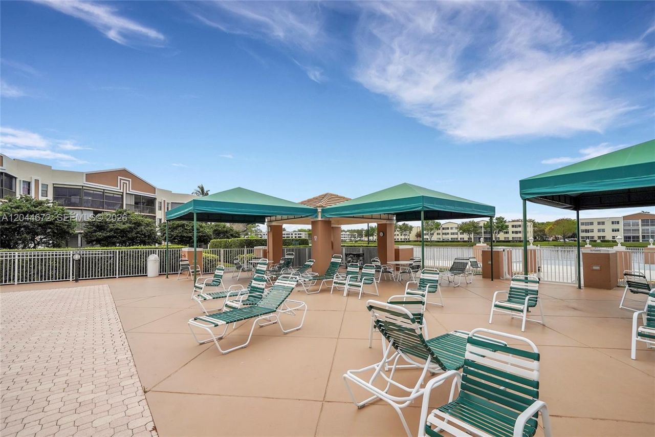 7250 Fairfax Dr , Unit 302, Tamarac, FL 33321 Photo