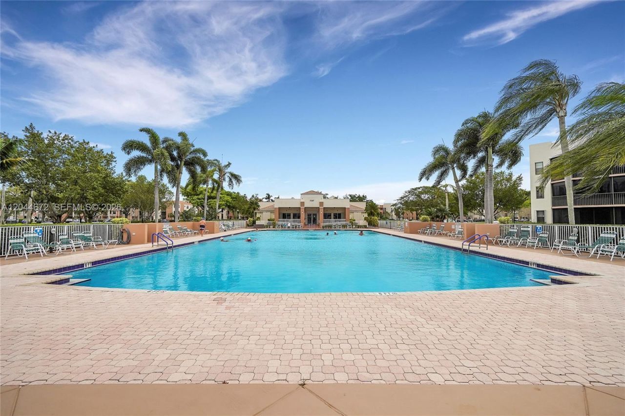 7250 Fairfax Dr , Unit 302, Tamarac, FL 33321 Photo