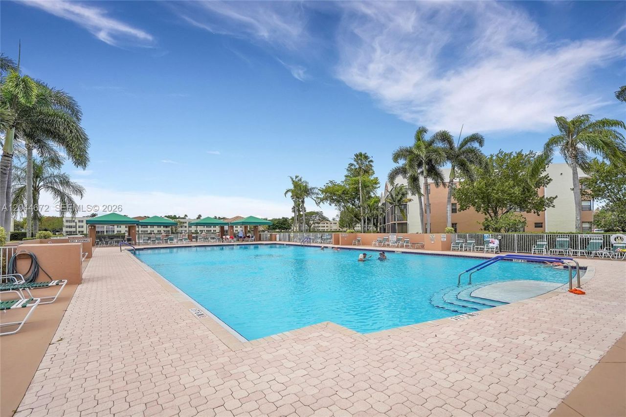 7250 Fairfax Dr , Unit 302, Tamarac, FL 33321 Photo