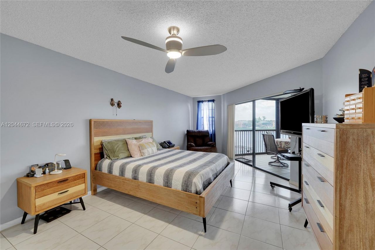 7250 Fairfax Dr , Unit 302, Tamarac, FL 33321 Photo