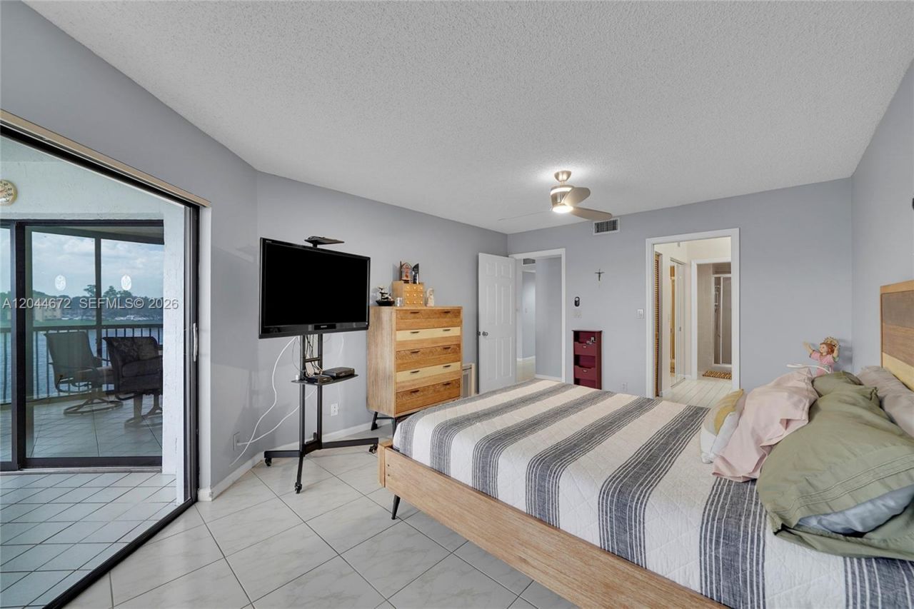 7250 Fairfax Dr , Unit 302, Tamarac, FL 33321 Photo