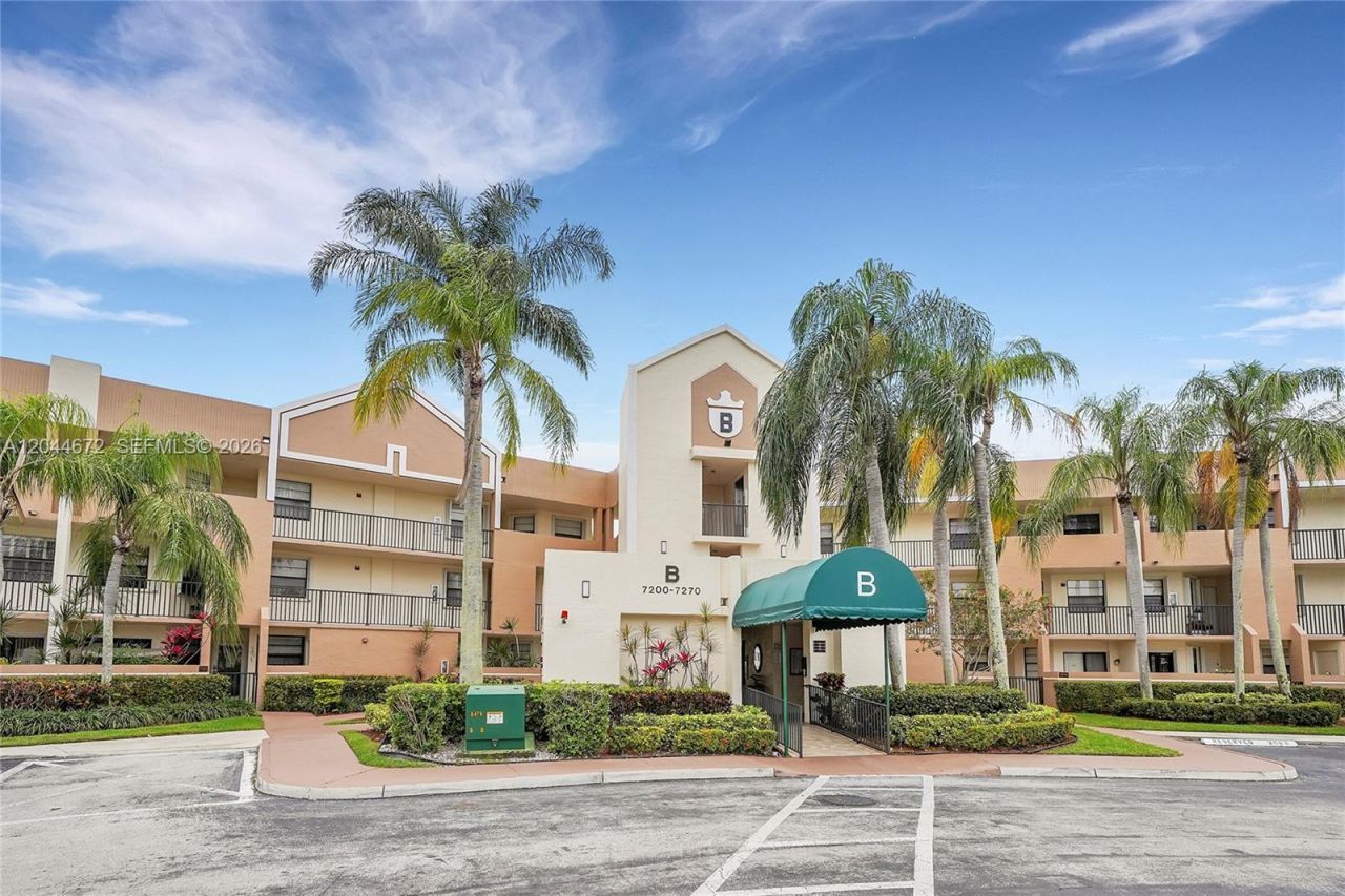 7250 Fairfax Dr , Unit 302, Tamarac, FL 33321 Photo