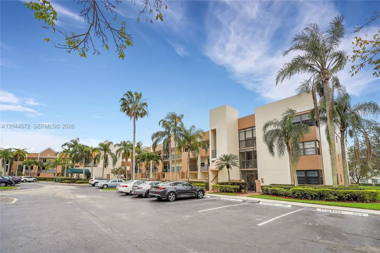 7250 Fairfax Dr , Unit 302, Tamarac, FL 33321 Photo