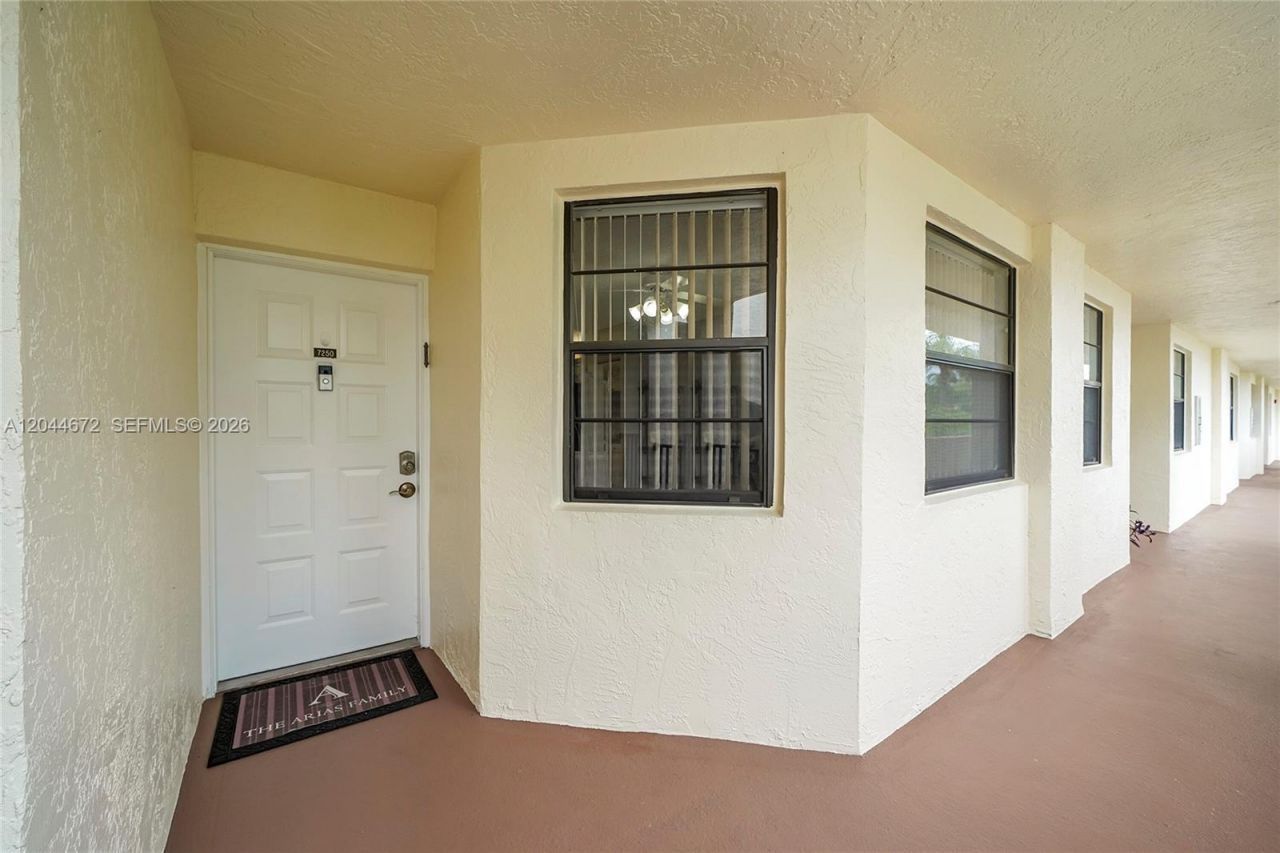7250 Fairfax Dr , Unit 302, Tamarac, FL 33321 Photo