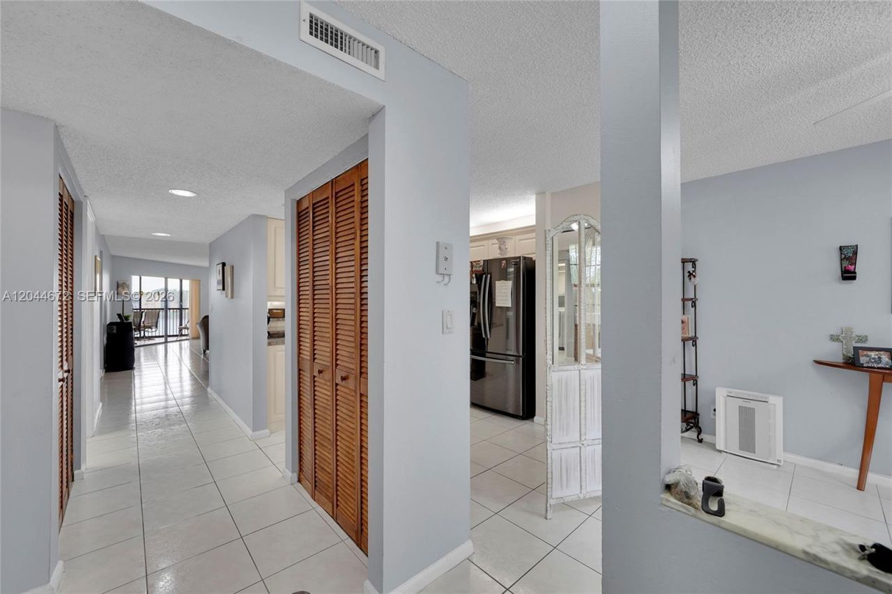 7250 Fairfax Dr , Unit 302, Tamarac, FL 33321 Photo