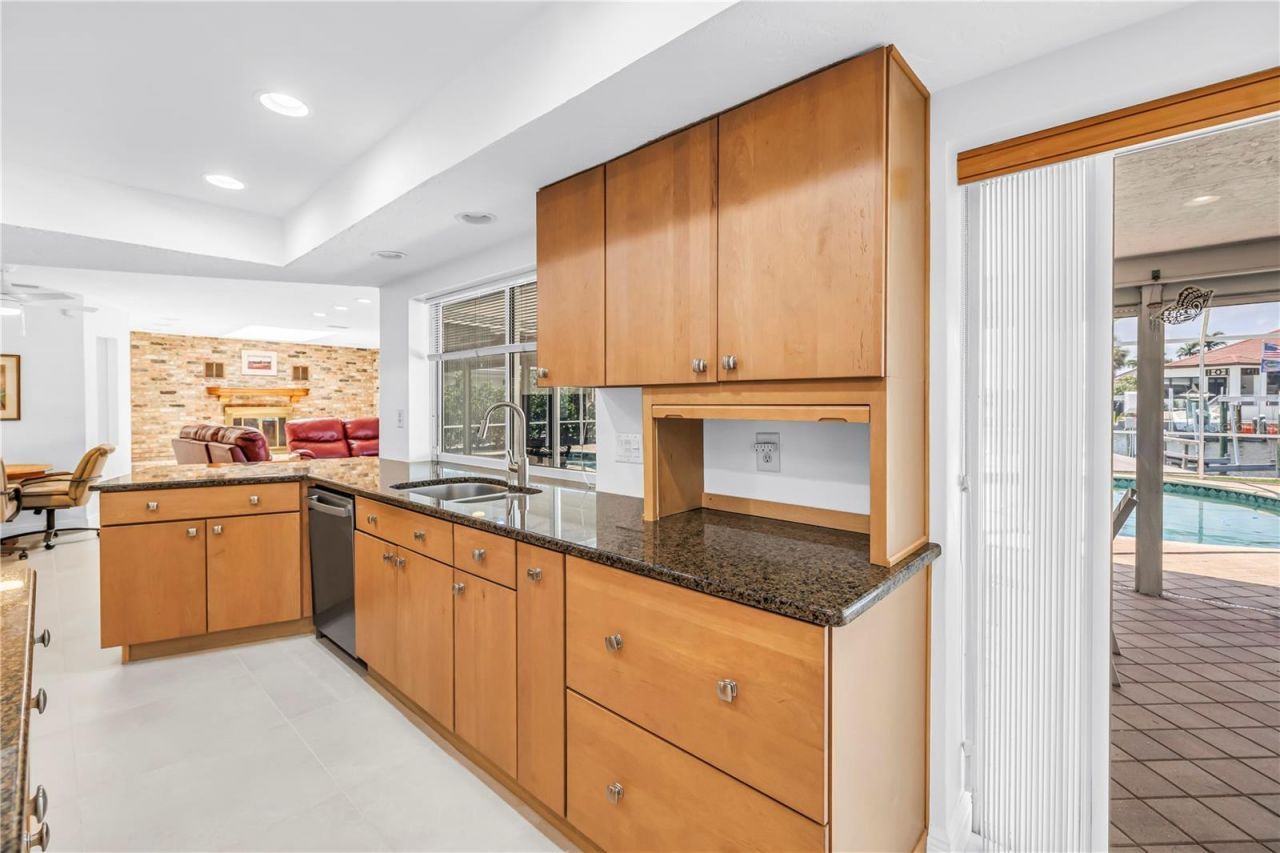 2067 Massachusetts Avenue Ne, Saint Petersburg, FL 33703 Photo