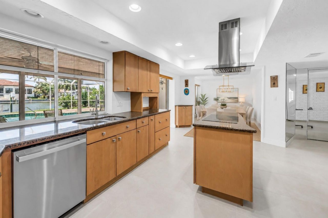 2067 Massachusetts Avenue Ne, Saint Petersburg, FL 33703 Photo
