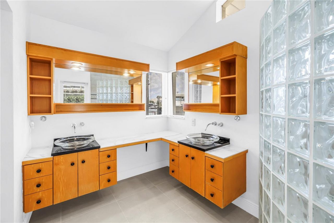 2067 Massachusetts Avenue Ne, Saint Petersburg, FL 33703 Photo