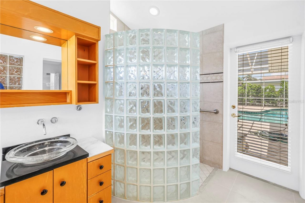2067 Massachusetts Avenue Ne, Saint Petersburg, FL 33703 Photo