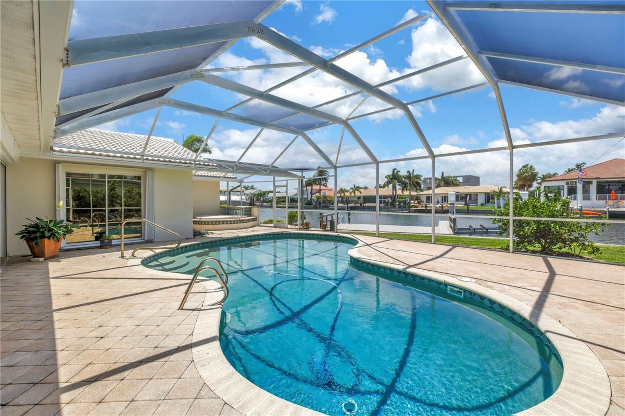 2067 Massachusetts Avenue Ne, Saint Petersburg, FL 33703 Photo