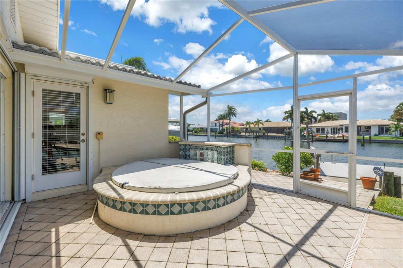 2067 Massachusetts Avenue Ne, Saint Petersburg, FL 33703 Photo
