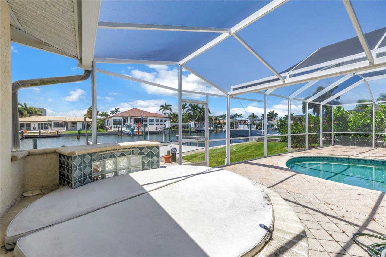 2067 Massachusetts Avenue Ne, Saint Petersburg, FL 33703 Photo